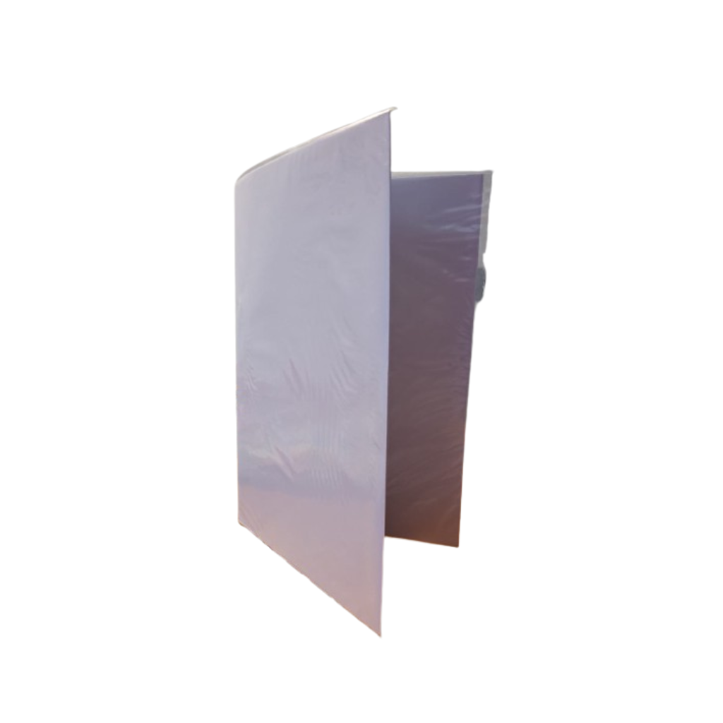 Carpeta plastificada blanca con accoclip metálico, tamaño oficio, marca JRF.